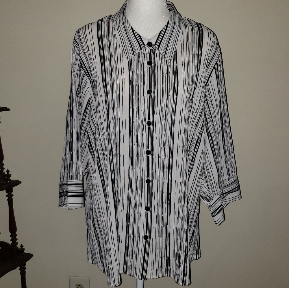 ESSENTIALS Woman's Blouse.  Size 22/24